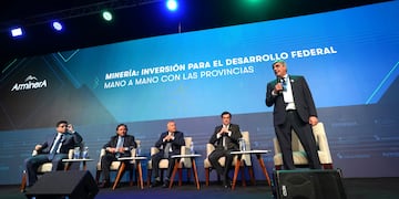 El gobernador de Jujuy, Carlos Sadir, participó en el panel "Mano a mano con las provincias", en el Auditorio Principal del Pabellón Rojo de la Rural de Buenos Aires, durante Arminera 2025.