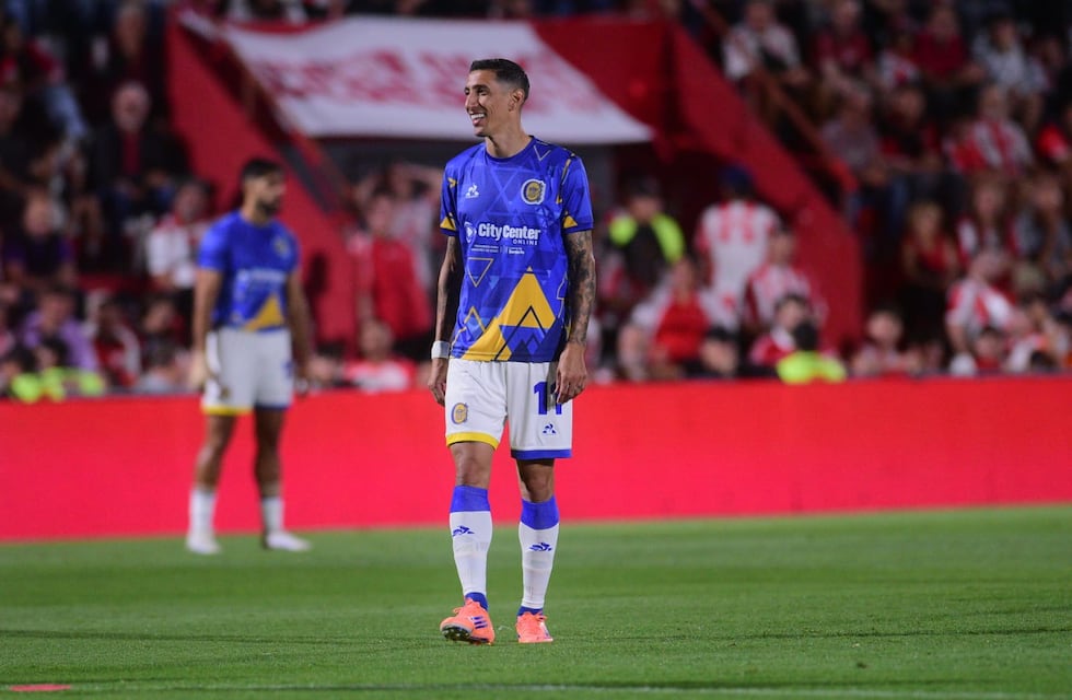 Di María tuvo un bello gesto con un hincha de Instituto tras el triunfo de Rosario Central