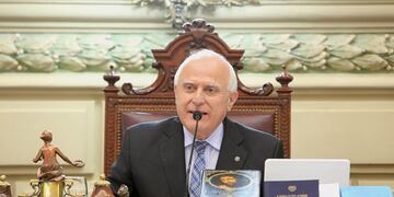 El legislador asumió como presidente de la Cámara de Diputados de Santa Fe a fines de 2019. (@miguellifschitz)