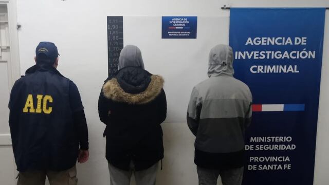 La Agencia de Investigación Criminal (AIC) arrestó a los jóvenes oriundos de Funes y Roldán.