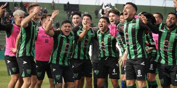 Los jugadores de San Martín festejaron a lo grande el triunfo (Foto: Prensa SMSJ).