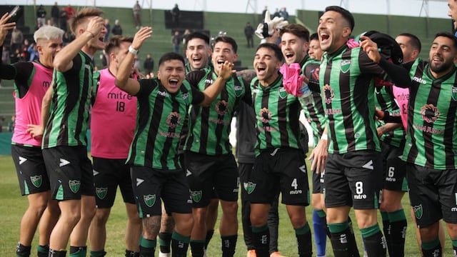 Los jugadores de San Martín festejaron a lo grande el triunfo (Foto: Prensa SMSJ).