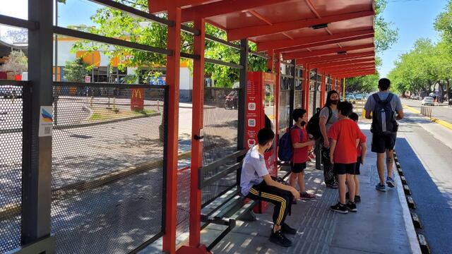 Un nuevo totem informativo detallará en tiempo real el paso de las líneas del transporte público de pasajeros. Gentileza Gobierno de Mendoza