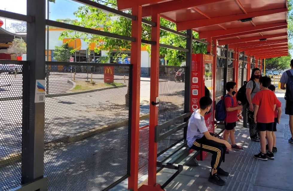 Nuevo totem informativo para usuarios del transporte público de Mendoza