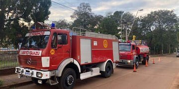 Bomberos Voluntarios de Puerto Iguazú enviaron refuerzos para combatir incendios.
