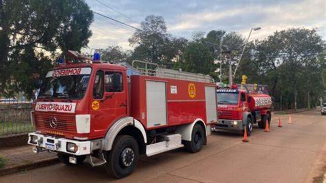 Bomberos de Iguazú rescataron a un pollo que cayó a un pozo de 10 metros