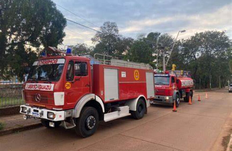 Bomberos de Iguazú rescataron a un pollo que cayó a un pozo de 10 metros