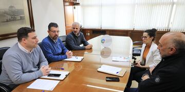 Iván Viotti, Germán Bottero y  Enrique Soffieti firmaron el convenio para sumar a Rafaela a las "Biciescuelas Argentinas"