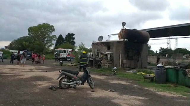 El cuerpo de la víctima de 35 años fue consumido por el fuego el domingo 23 de enero en Kennedy al 700.