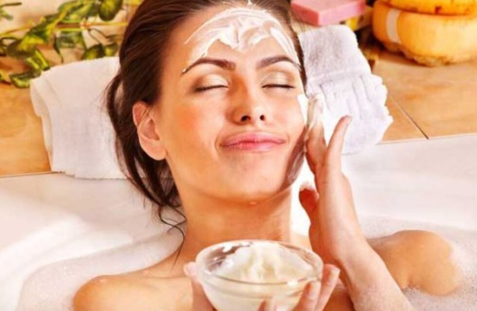 El paso a paso para cuidar la piel del rostro con yogur