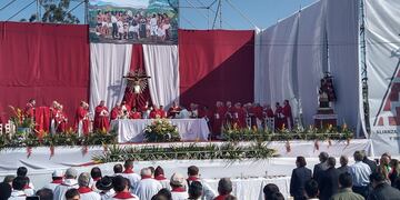 En una celebración eucarística que presidió este sábado en Salta, el cardenal Marcello Semeraro, prefecto del Dicasterio para las Causas de los Santos, declaró beatos a los sacerdotes Pedro Ortiz de Zárate y Juan Antonio Solinas SJ, los Mártires del Zenta.