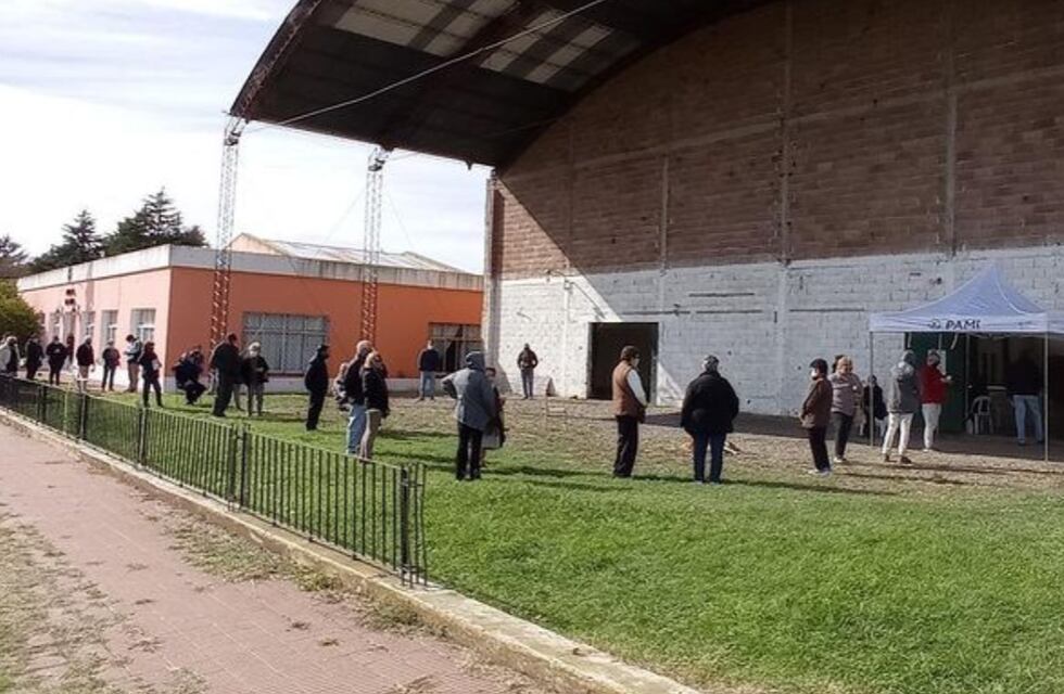 Vacunaron a más de 200 personas en Chillar y Cacharí