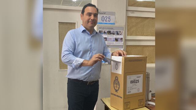 Gustavo Valdés ya votó en Corrientes.