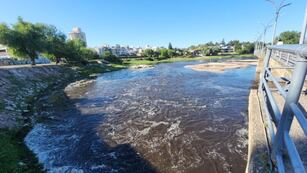 El ingreso de la creciente en el dique San Roque. (Gentileza: Carlos Paz Vivo)