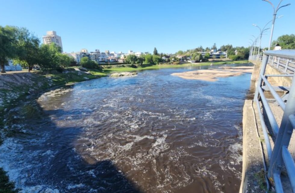 Temporal de viento y lluvia en Carlos Paz: ¿cuánto creció el caudal de los ríos y el lago San Roque?