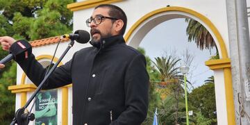 Rodrigo Aristimuño encabezó el acto por el 79° aniversario de la Autonomía Municipal.