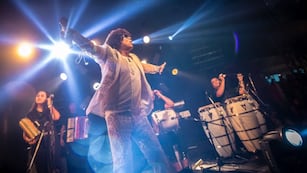La Mona Jiménez iba a dar un show en el Sargento Cabral, pero se canceló. (Prensa La Mona Jiménez).