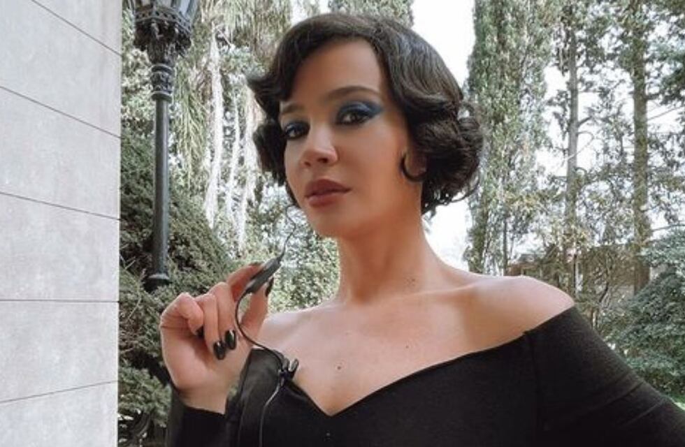 Celeste Cid eligió un vestido con transparencias y un tajo para el infarto para su vuelta a la pantalla