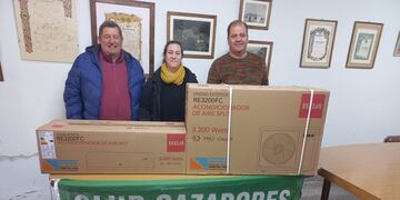 Donación del Club Cazadores Tres Arroyos a la Escuela Nº 11 de Claromecó