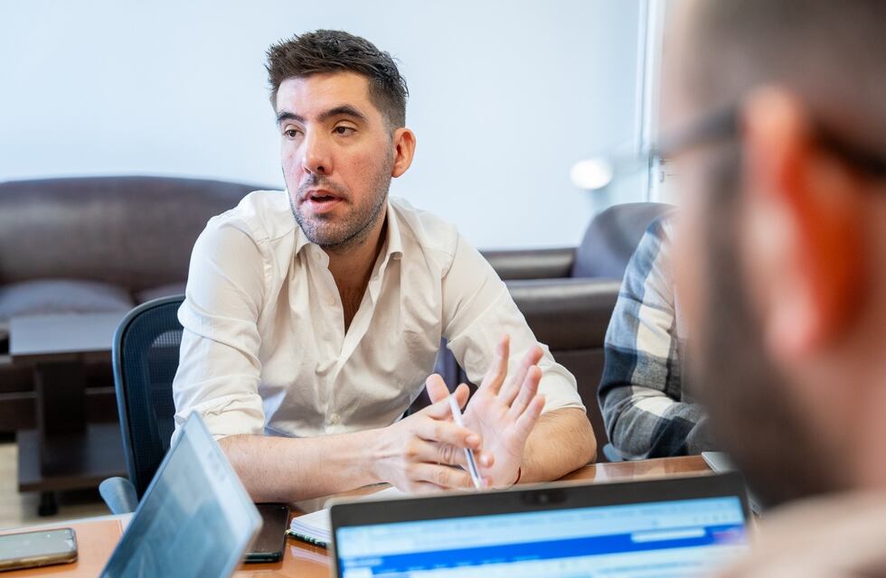 Almirón destacó el canje de deuda de Tierra del Fuego