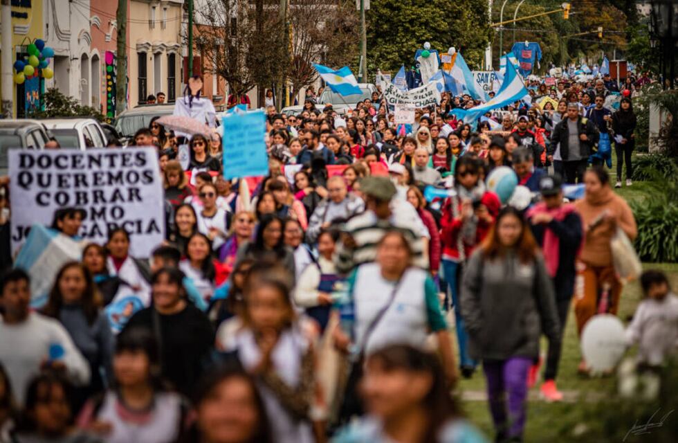 Fuertes protestas y huelgas de hambre en Salta: gremios docentes se movilizan en la capital