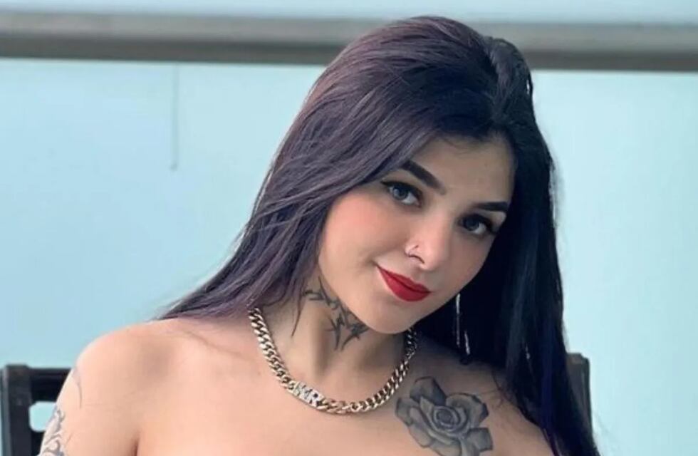 Karely Ruiz mostró su escote en primer plano con un vestido rojo y no dejó lugar a la imaginación