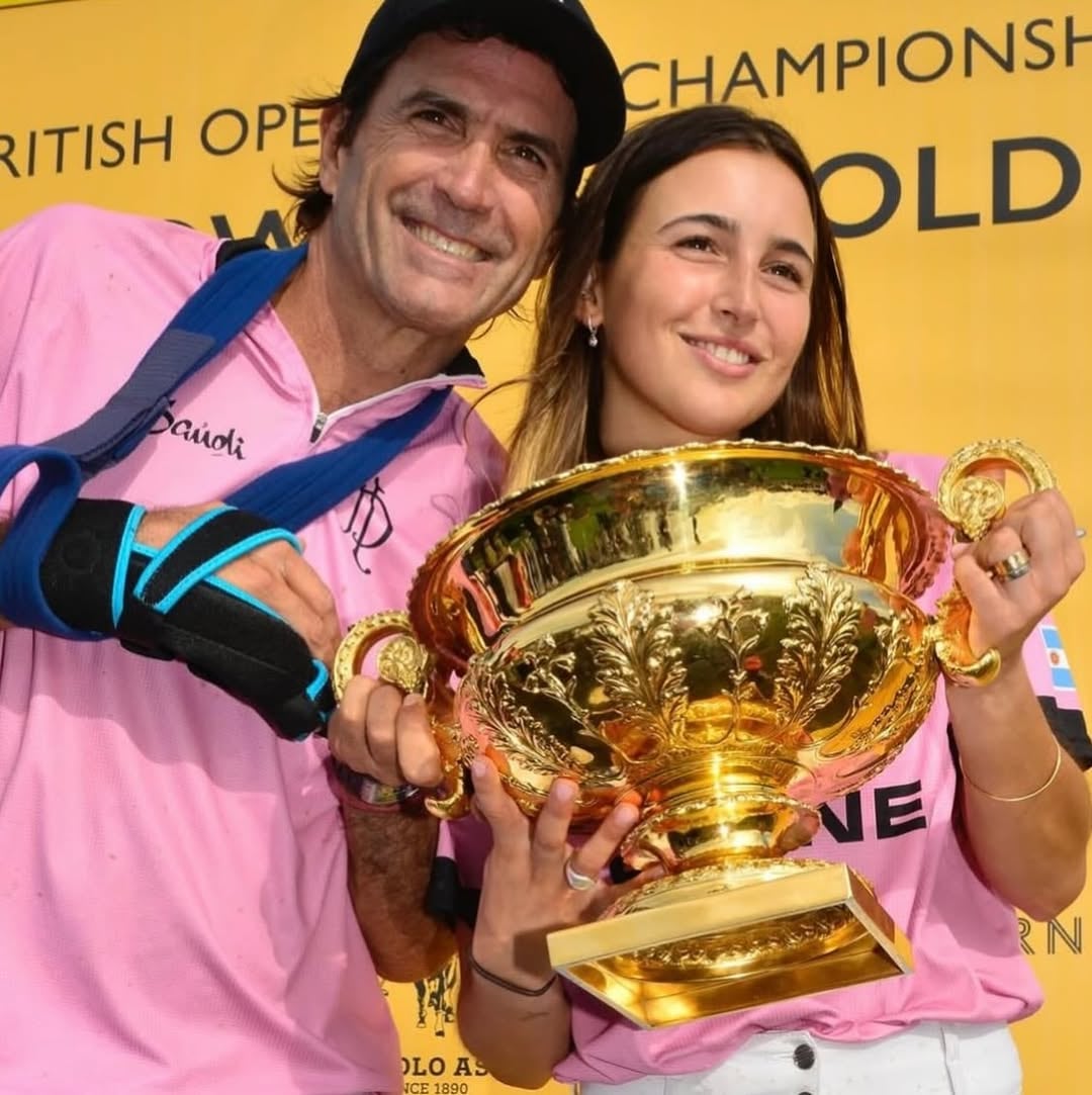Mía ganó junto a su padre.