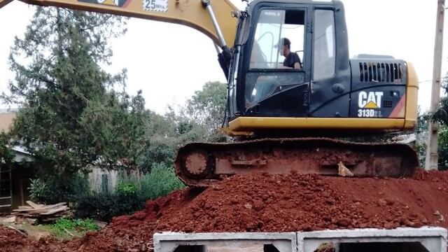 Continúan realizando trabajos hídricos en Oberá.
