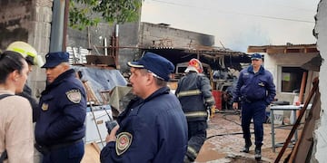 Cenizas. Nada quedó del taller incendiado en barrio Villa Argentina (Bomberos)