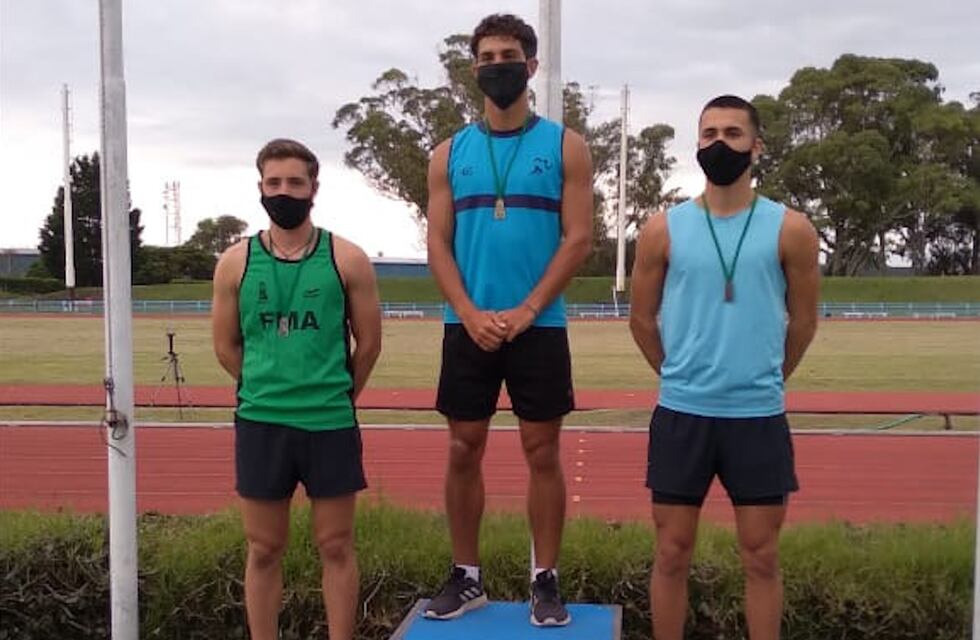 Un orgullo: Azul obtuvo diez medallas en el provincial de mayores de atletismo