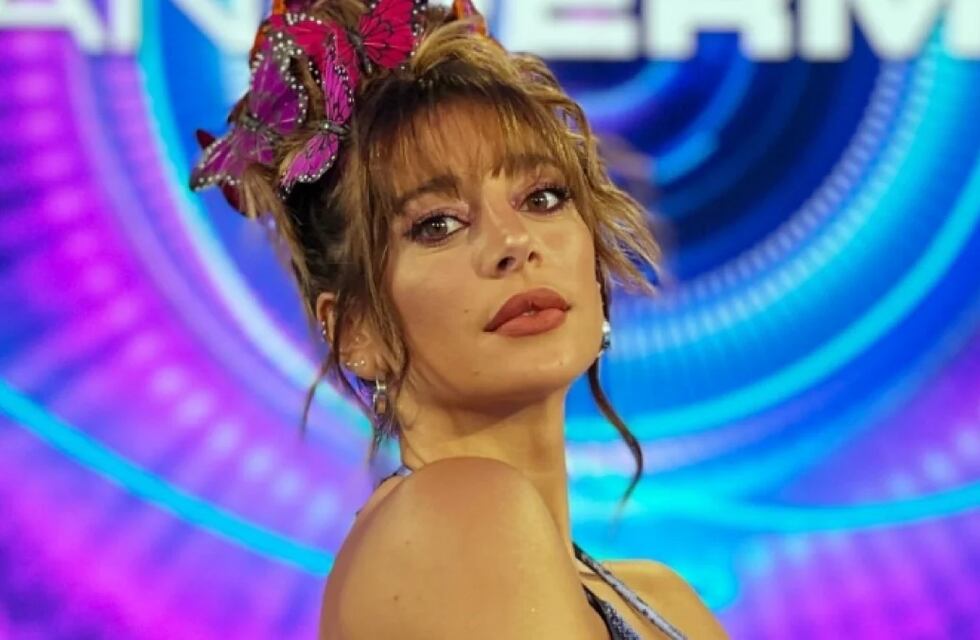 Al ritmo de Cazzu, Sol Pérez se filmó con un look total black con el que dejó ver sus piernas y escote