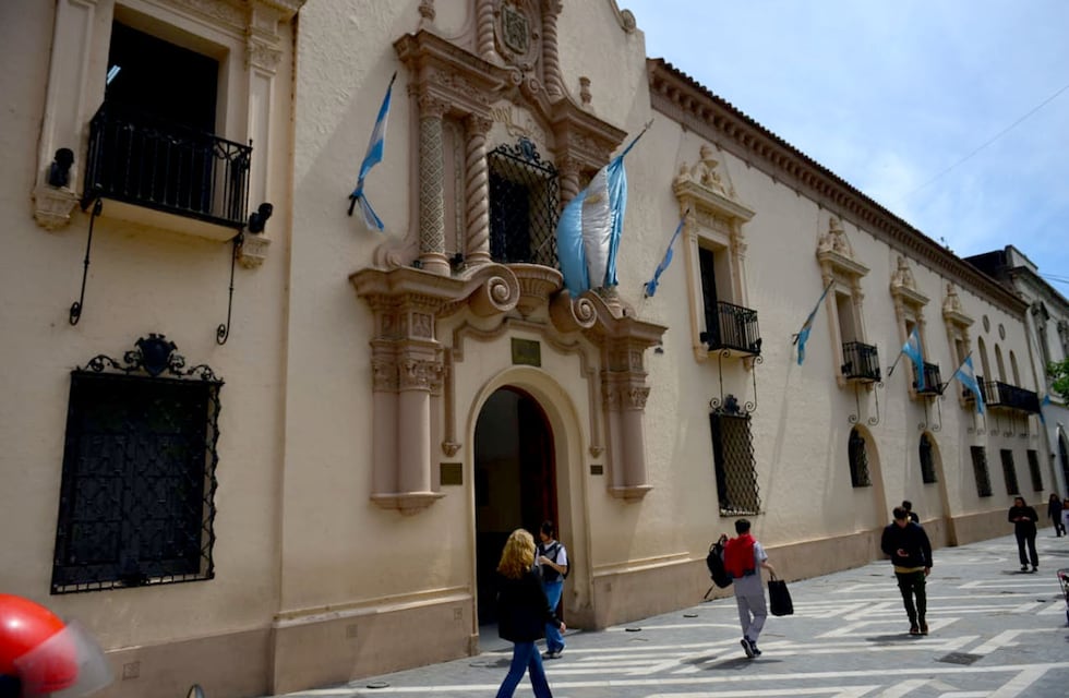 El Monserrat cumplió 338 años: Juan José Paso, Deodoro Roca y Arturo Orgaz son algunos de sus ilustres alumnos