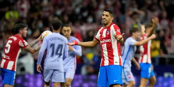 Luis Suárez le marcó el 2-0 al Barcelona y profundizó su crisis.