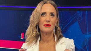A los 57 años, María Fernanda Callejón cautivó en Instagram con un vestido metalizado y muy ajustado.