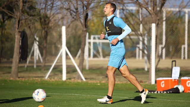Diego Novaretti reaparece en la zaga, que pierde a Wilfredo Olivera (Foto: Prensa Belgrano).