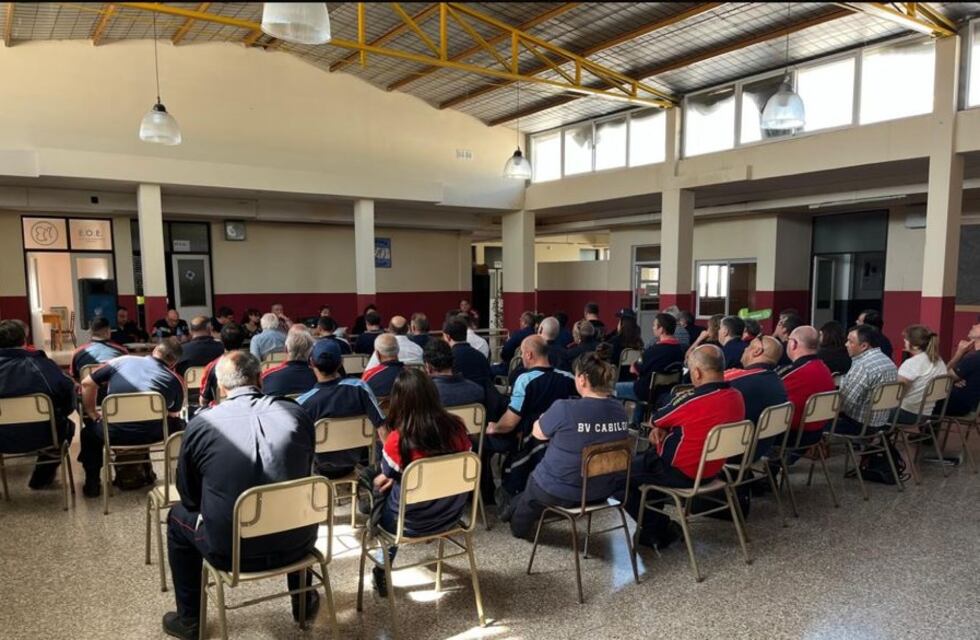 Bomberos de Tres Arroyos participaron de la reunión de la Federación de Asociaciones de Bomberos Voluntarios