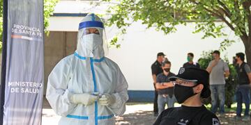 La provincia de Santa Fe realizó hisopados al personal policial (Gobierno de Santa Fe)
