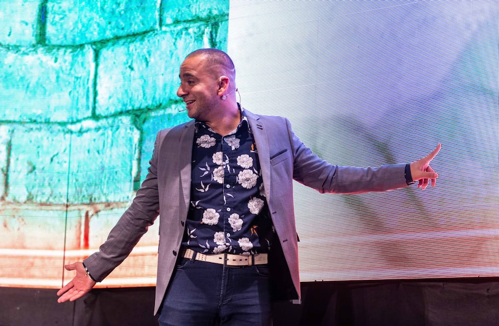 Camilo Nicolás presenta su show de humor “¡Es un montón!”