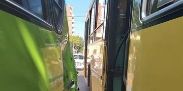Choque entre dos colectivos urbanos dejó varios pasajeros lesionados en Posadas.