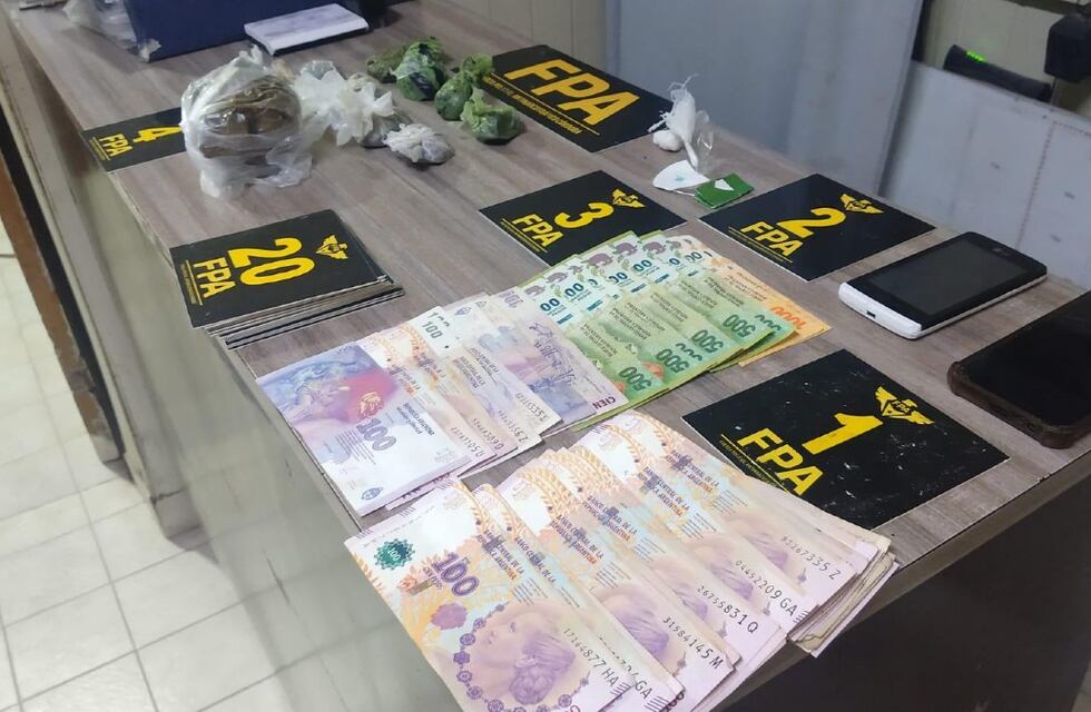 Sur de Córdoba: era “delivery de drogas” y lo detuvieron con más de 600 dosis de marihuana