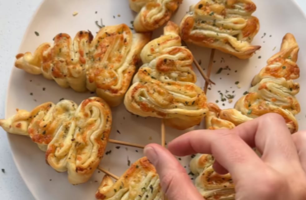 Cómo hacer arbolitos de Navidad con una tapa de masa de hojaldre: la receta que salva la cena a último momento estas Fiestas