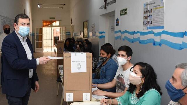 El gobernador Gerardo Zamora votó en la capital tucumana.
