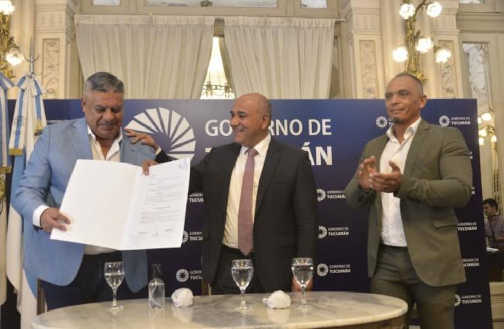 Claudio “Chiqui” Tapia fue declarado Huésped de Honor en Tucumán