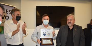 Autoridades municipales, de Atlético y de AFA en la presentación de este viernes