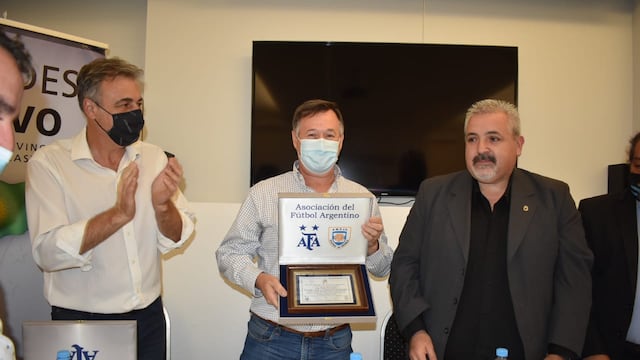 Autoridades municipales, de Atlético y de AFA en la presentación de este viernes