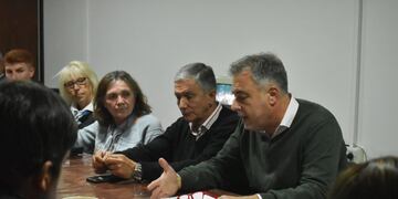 Luis Castellano encabezó una reunión de gabinete, en el barrio Virgen del Luján