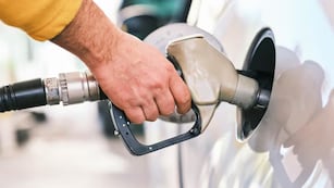 Lanzan descuentos del 30% y reintegros de $40.000 en nafta y gasoil durante noviembre: cómo aprovechar las promociones.
