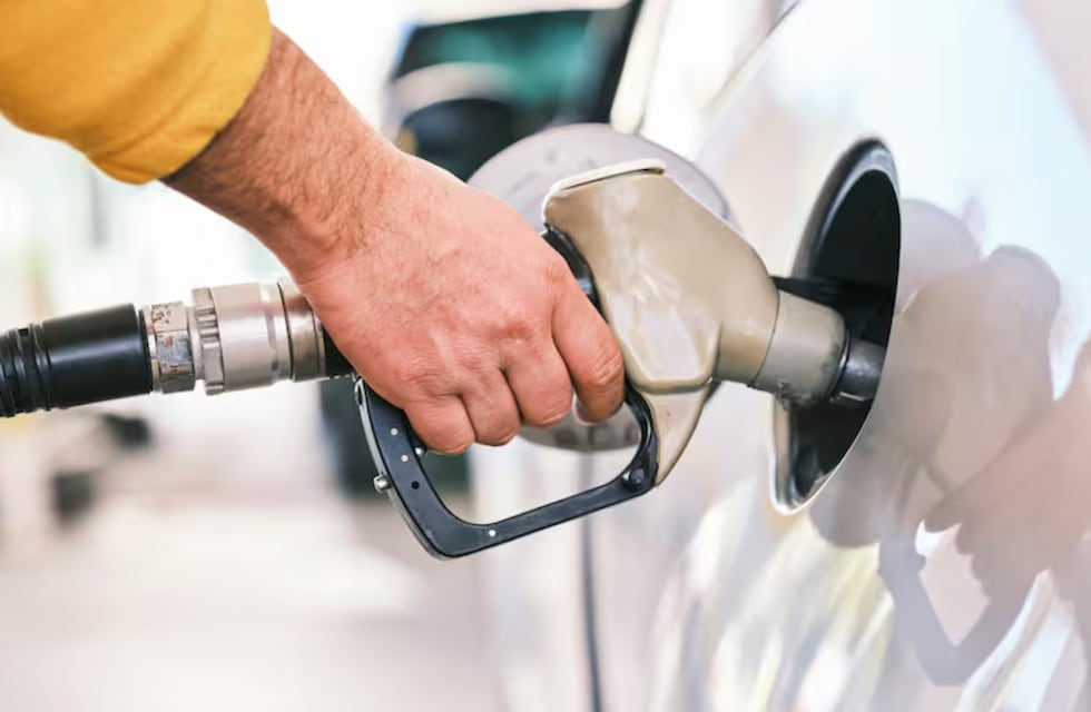Lanzan descuentos del 30% y reintegros de $40.000 en nafta y gasoil durante noviembre: cómo aprovechar las promociones