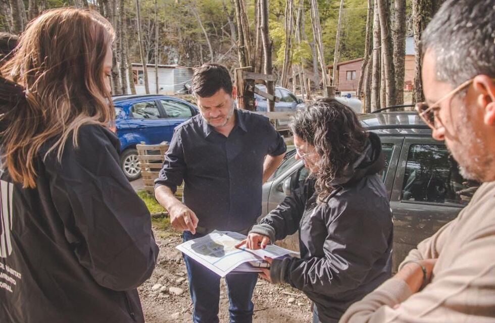 La secretaría de habitad y ordenamiento territorial mantiene reuniones con vecinos