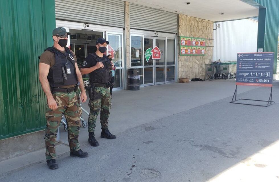 Una mujer intentó robarse 3 kilos de asado y provocó un caos en el supermercado